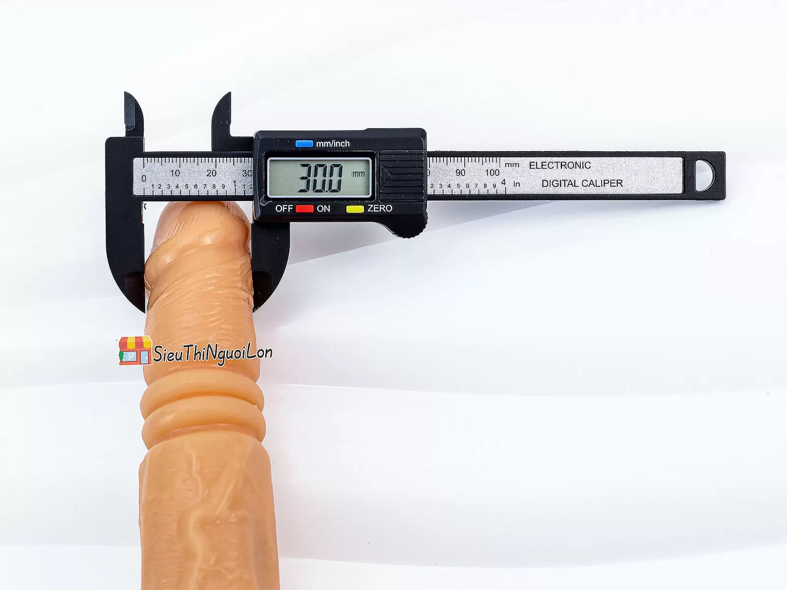 Dương vật giả có đế Excited rung thụt pin sạc