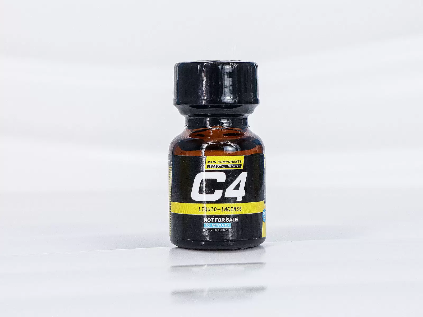 Chai hít C4 Liquid Incense Yellow kích thích tăng cảm giác phấn khích