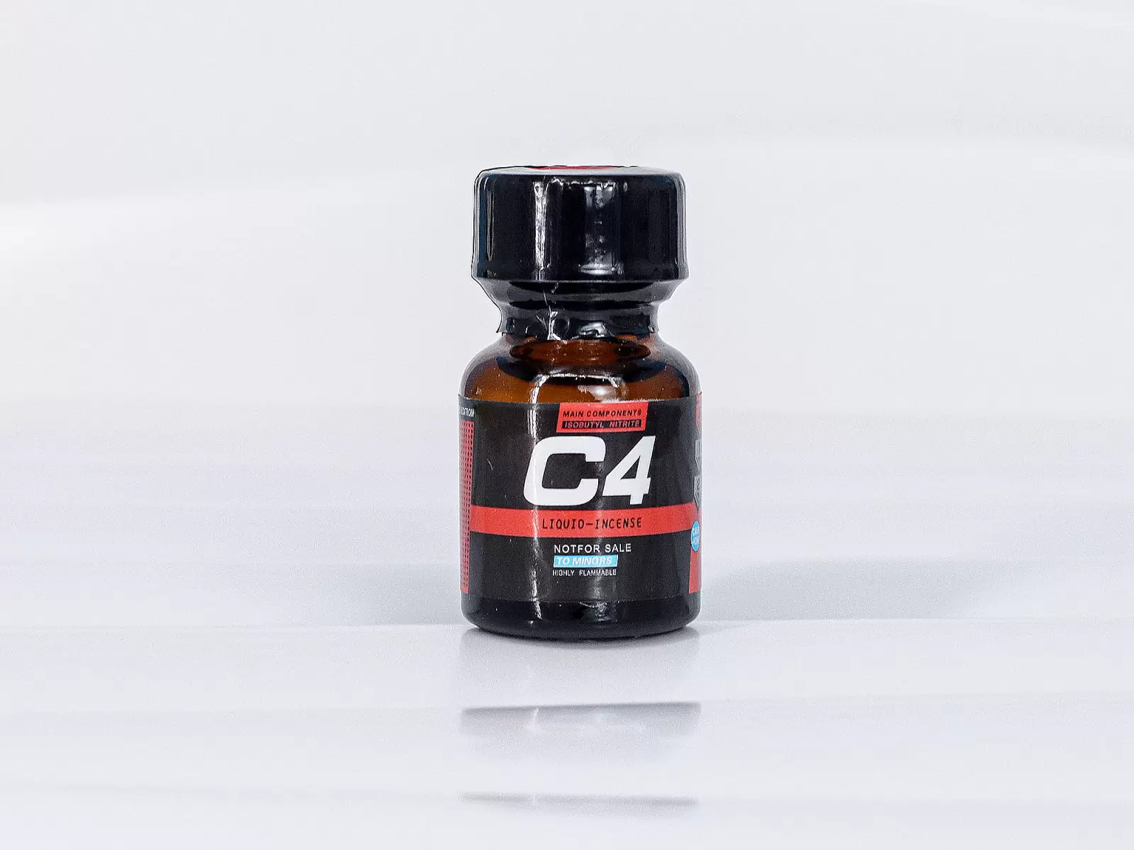 Chai hít C4 Liquid Incense Red tăng hưng phấn