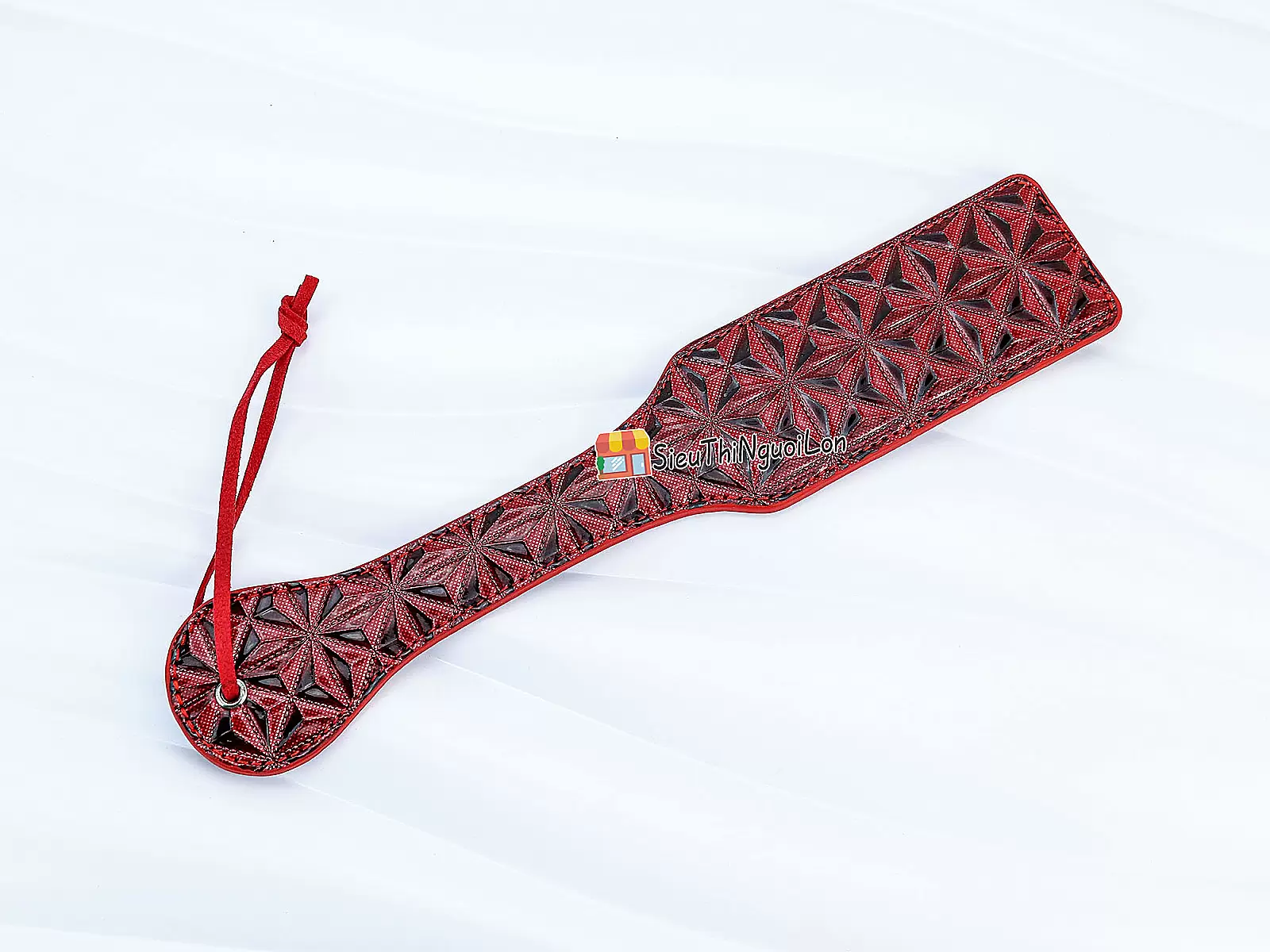 Cây phết mông bạo dâm màu đỏ kích cuộc yêu nồng cháy