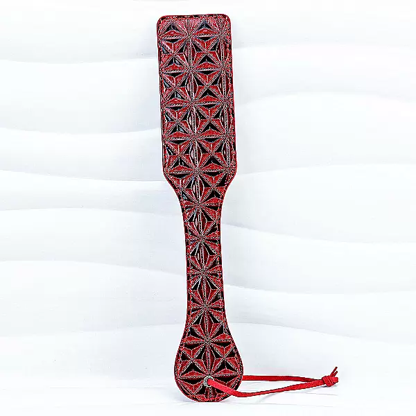 Cây phết mông bạo dâm màu đỏ kích cuộc yêu nồng cháy