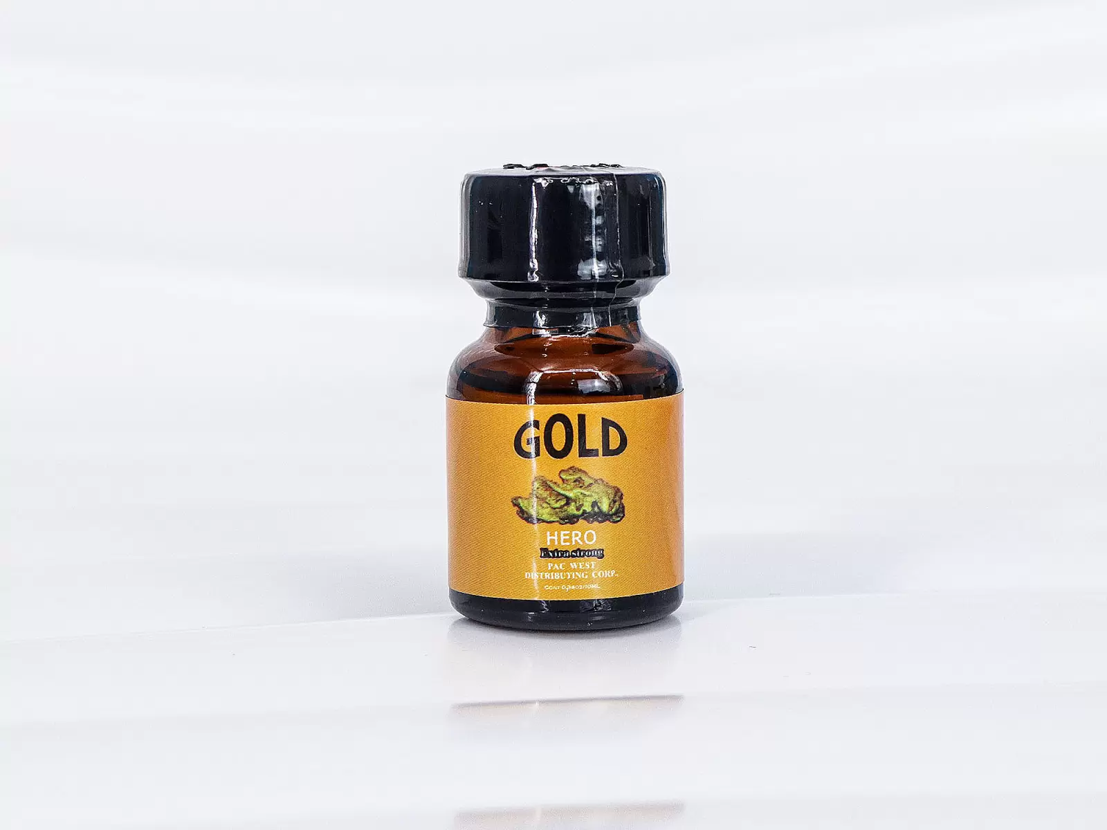 Chai h&iacute;t Gold Hero k&iacute;ch th&iacute;ch tăng cường sự hưng phấn