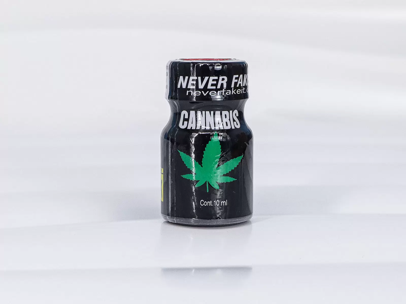 Chai h&iacute;t Cannabis 10ml tăng cảm gi&aacute;c kho&aacute;i cảm