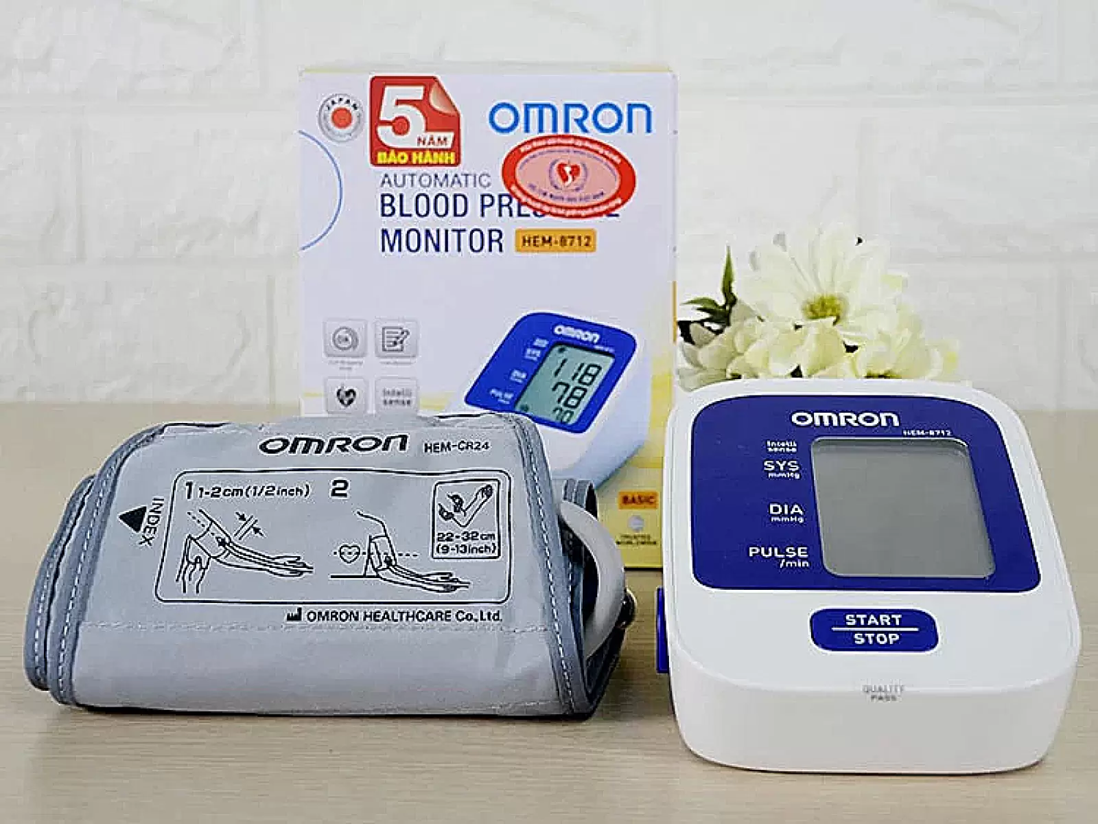 Máy đo huyết áp tự động Omron HEM-8712