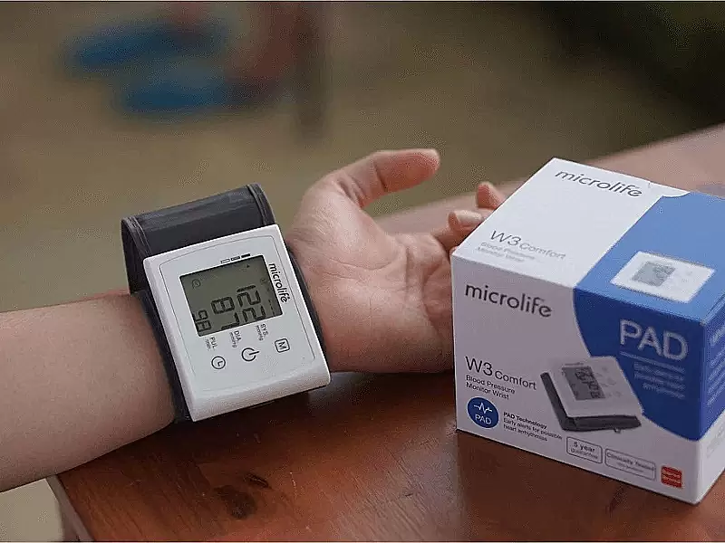 Máy đo huyết áp cổ tay Microlife W3 Comfort